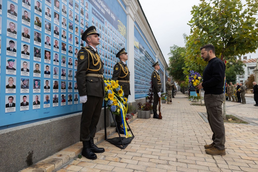 У День захисників і захисниць України Президент вшанував пам’ять воїнів, які загинули за Батьківщину